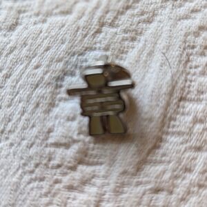 Pin of Snowman with Engraved Design